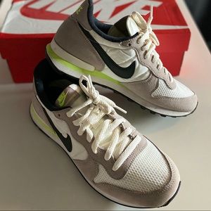 Women’s Nike Internationalist Size 8.5